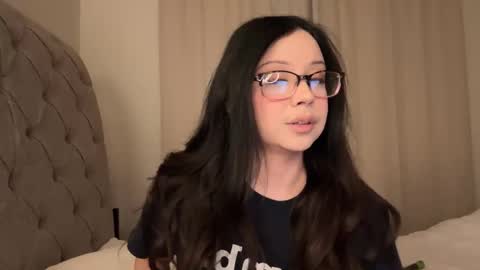 Snapshot of kittymia8 chatting on 01.13.25 mia online show from 01.13.25