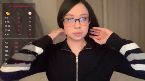 Snapshot of kittymia8 chatting on 01.16.25 mia online show from 01.16.25