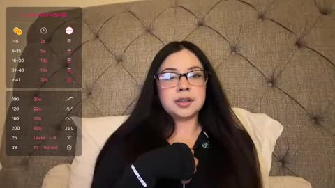 Snapshot of kittymia8 chatting on 01.26.25 mia online show from 01.26.25