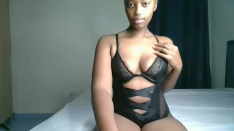 Snapshot of kittypettite chatting on 04.21.26 Kittypettite online show from 04.21.26