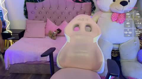 Snapshot of kittystart_tay chatting on 12.29.24 Kitty online show from 12.29.24