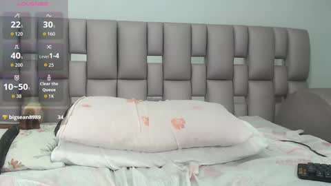 kittywhiteass online show from 10.10.25