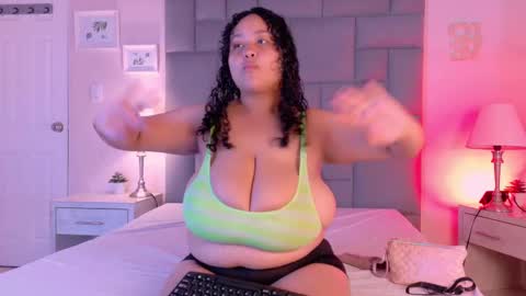 Snapshot of kity_hill chatting on 09.18.25 Kitty Hill online show from 09.18.25