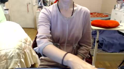 Snapshot of kiuminberry chatting on 11.04.25 KiuminBerry online show from 11.04.25