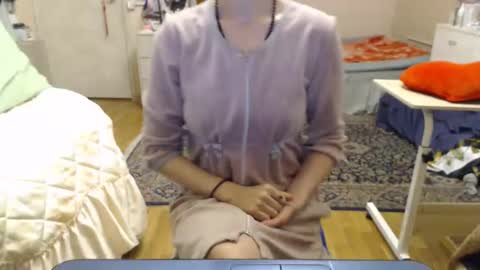 Snapshot of kiuminberry chatting on 11.22.25 KiuminBerry online show from 11.22.25