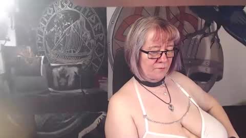 Snapshot of kleiner_teufel chatting on 04.19.26 Michelle online show from 04.19.26
