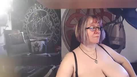 Snapshot of kleiner_teufel chatting on 04.25.26 Michelle online show from 04.25.26