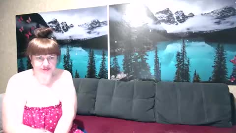Snapshot of kleosnow chatting on 04.27.26 Kleosnow online show from 04.27.26