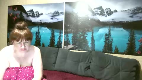 Snapshot of kleosnow chatting on 05.13.26 Kleosnow online show from 05.13.26