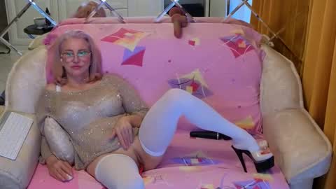 Snapshot of klitores chatting on 11.05.25 ALYONA online show from 11.05.25