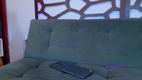 Snapshot of kloe_bella chatting on 12.04.25 kloe_bella online show from 12.04.25