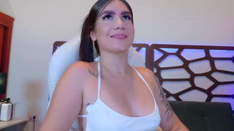 Snapshot of kloe_bella chatting on 12.17.25 kloe_bella online show from 12.17.25