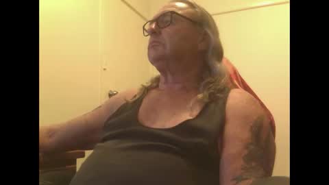 Snapshot of knobout chatting on 02.03.26 knobout online show from 02.03.26