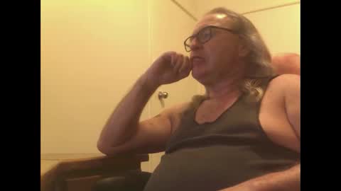 Snapshot of knobout chatting on 02.25.26 knobout online show from 02.25.26