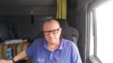 Snapshot of komputer123456789 chatting on 02.15.25 Bogdan online show from 02.15.25