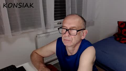 Komsiak online show from 10.19.25