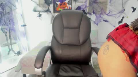 Snapshot of koraline_333 chatting on 10.31.25 Koraline online show from 10.31.25