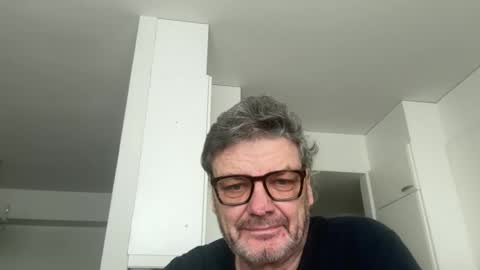 kovapoika online show from 10.18.25