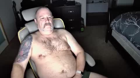 Snapshot of kowjam chatting on 12.18.25 CanLoad online show from 12.18.25