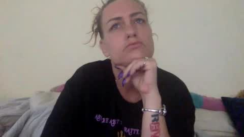 Snapshot of koyoteej chatting on 02.11.25 koyoteej online show from 02.11.25