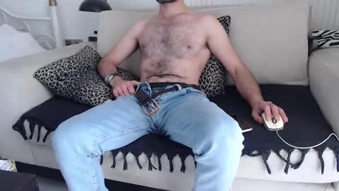 Snapshot of kral_mert chatting on 12.08.24 Mert online show from 12.08.24