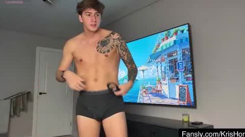 Snapshot of krishort chatting on 10.28.25 krishort online show from 10.28.25