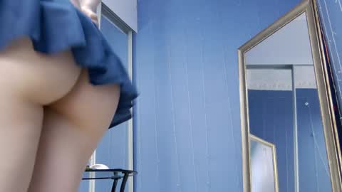 Snapshot of kriskras__ chatting on 12.30.24 kriskras__ online show from 12.30.24