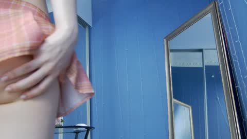 Snapshot of kriskras__ chatting on 01.13.25 kriskras__ online show from 01.13.25