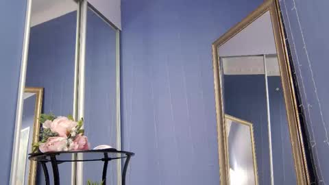 Snapshot of kriskras__ chatting on 10.02.25 kriskras__ online show from 10.02.25