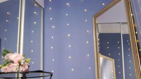 Snapshot of kriskras__ chatting on 12.15.25 kriskras__ online show from 12.15.25