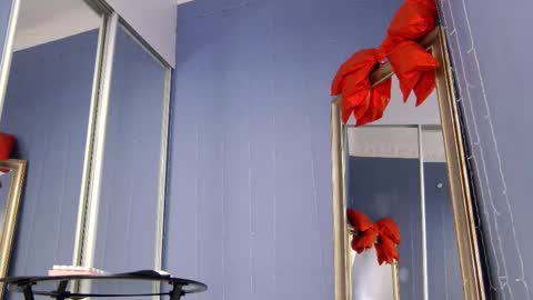 Snapshot of kriskras__ chatting on 02.26.26 kriskras__ online show from 02.26.26