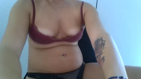 Snapshot of kriss_grace chatting on 09.15.25 Grace online show from 09.15.25