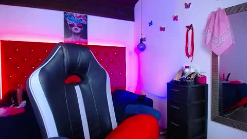 kriss_sweetboobs online show from 11.23.25