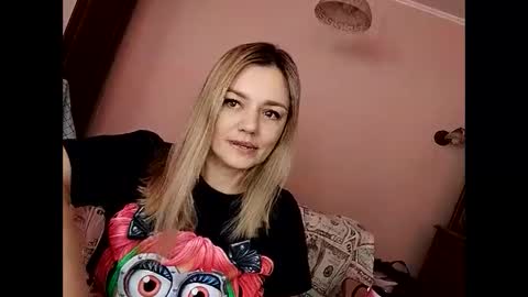 Snapshot of krisssexi chatting on 02.18.25 KrissSexi online show from 02.18.25