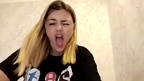 Snapshot of krisssexi chatting on 09.27.25 KrissSexi online show from 09.27.25