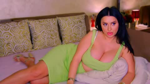 Snapshot of kristal_madness chatting on 12.18.24 kristal_madness online show from 12.18.24