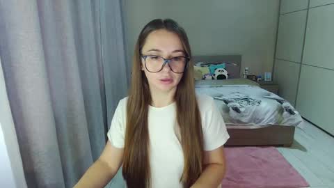 twitter    Annemarye 23 online show from 10.26.25