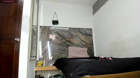 Snapshot of kristel_05 chatting on 11.19.25 Kristel online show from 11.19.25