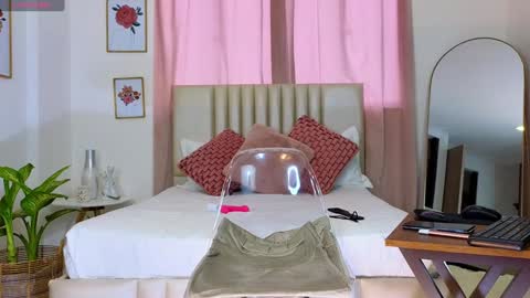 Snapshot of kristennblue_ chatting on 12.28.24 Kris online show from 12.28.24