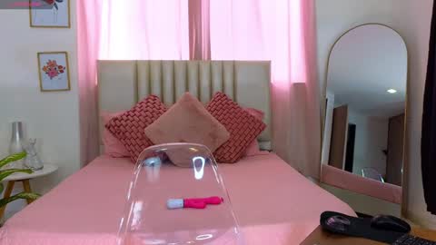 Snapshot of kristennblue_ chatting on 01.10.25 Kris online show from 01.10.25