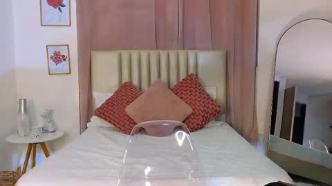 Snapshot of kristennblue_ chatting on 02.14.25 Kris online show from 02.14.25