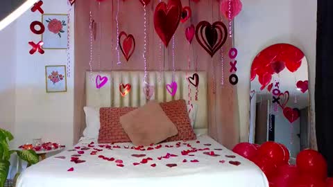 Snapshot of kristennblue_ chatting on 02.15.25 Kris online show from 02.15.25