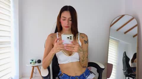 Snapshot of kristennblue_ chatting on 09.22.25 Kris online show from 09.22.25