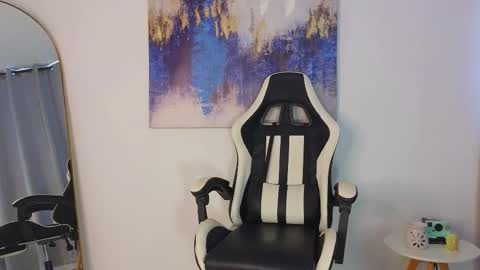 Snapshot of kristennblue_ chatting on 11.19.25 Kris online show from 11.19.25