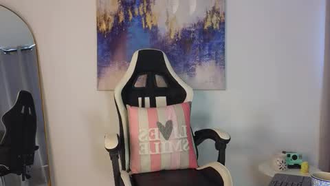 Snapshot of kristennblue_ chatting on 11.21.25 Kris online show from 11.21.25