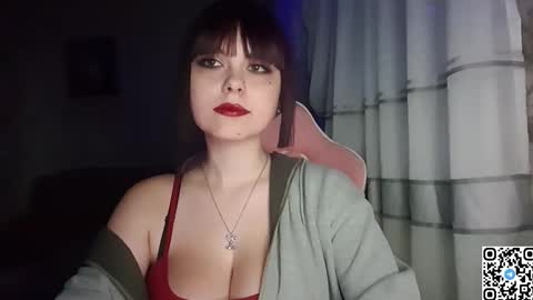 Snapshot of kristibloom chatting on 09.25.25 Christie online show from 09.25.25