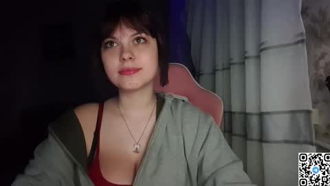 Snapshot of kristibloom chatting on 09.27.25 Christie online show from 09.27.25