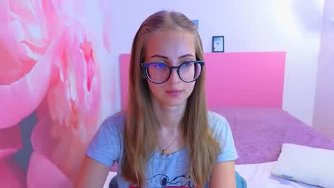 Snapshot of kristina_adel chatting on 09.15.25 Kristina Adel online show from 09.15.25