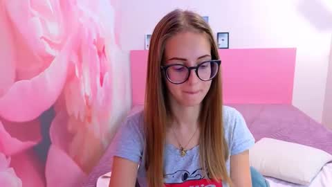 Snapshot of kristina_adel chatting on 09.25.25 Kristina Adel online show from 09.25.25