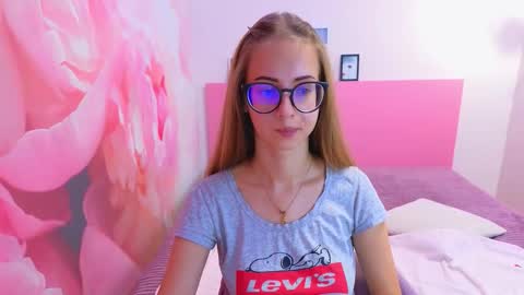 Snapshot of kristina_adel chatting on 10.09.25 Kristina Adel online show from 10.09.25